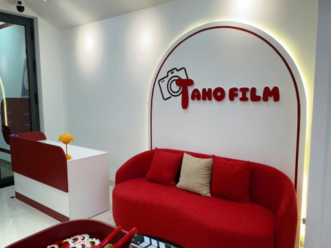 THIẾT KẾ NỘI THẤT SHOP TAHOFILM PHƯỜNG 9